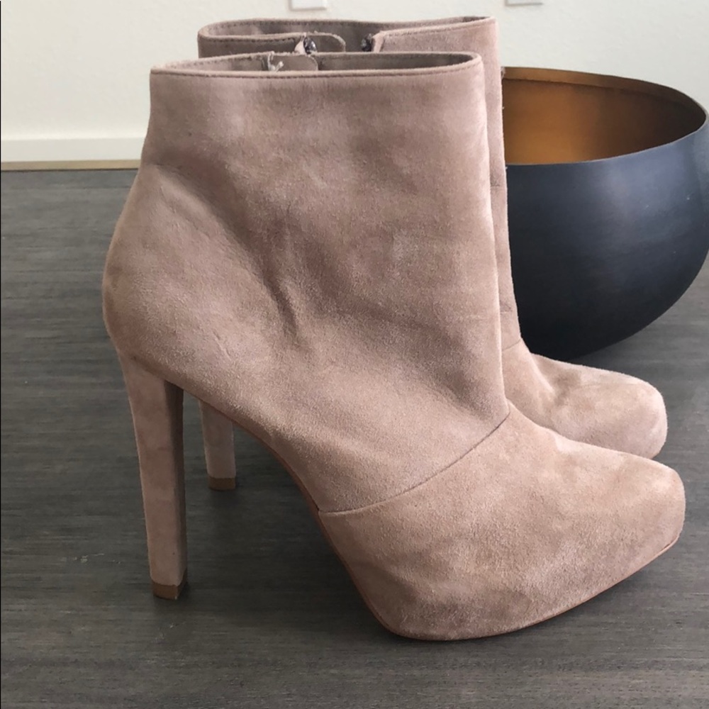 ✴️ SALE ✴️ ZARA Basic Faux Suede Bootie Heels
